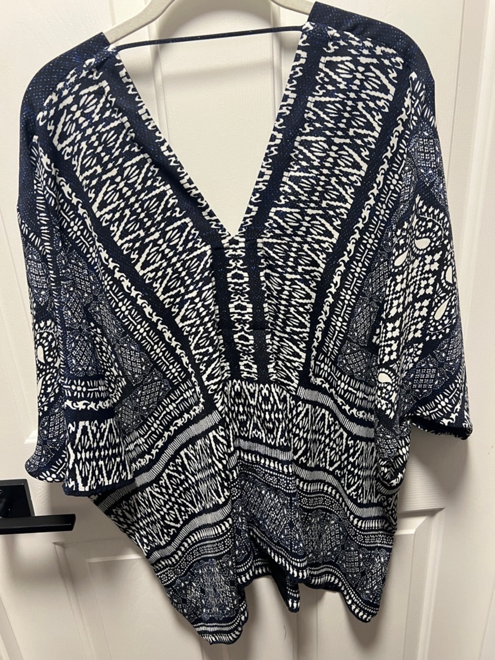 Rose & Olive Navy Black & White Printed V-Neck Poncho Top NWT - Picture 3 of 3